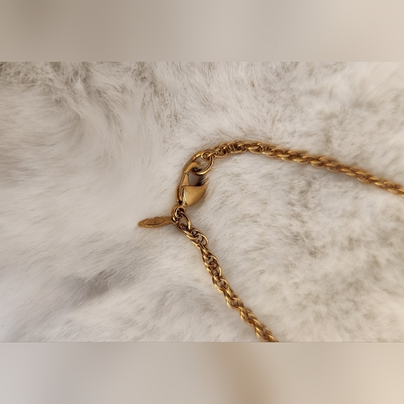 NWOT Lia Sophia Gold pendant necklace - Picture 4 of 4